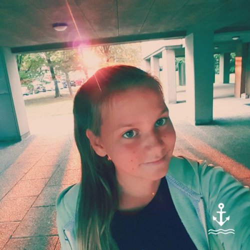 Selfie eines jungen Mädchens mit Zopf